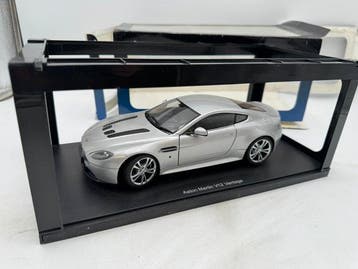 Autoart 1:18 - Modelauto - Aston Martin V12 Vantage 2001 -, Nieuw