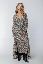 Colourful Rebel Penny Paisley Flower Ruffle Maxi Dress - S, Verzenden, Nieuw