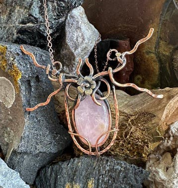 Prachtige rozenkwarts koperen edelsteen hanger met ketting,