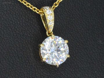 Gouden solitaire hanger met een diamant van 2.00..., Nieuw