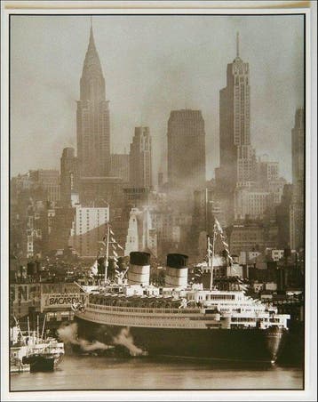Andreas Feininger (1906–1999) - Queen Elizabeth New York