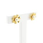 Gouden florale oorstekers met parel (Oorbellen), Gebruikt, Overige kleuren, Ophalen of Verzenden, Met edelsteen