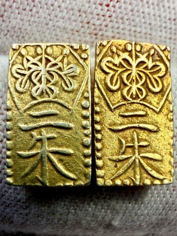 Japan. 2x Ni Shu Kin Manen 1860-1869 Edo Gold (Zonder