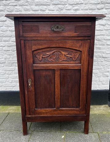 leuk oud eiken kastje met deurtje en lade, 70 x 48 x110 cm