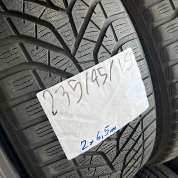 2 x Yokohama 235-45-19 Winterbanden 6,5mm, 19 inch, Gebruikt, 235 mm, Band(en)
