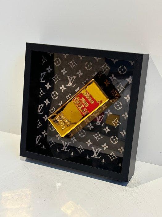 Rob VanMore - Gold Bar by Louis Vuitton, Antiek en Kunst, Kunst | Designobjecten