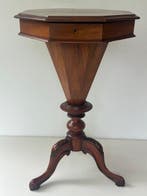 Bijzettafel - Walnoot - Een walnotenzaagtafel