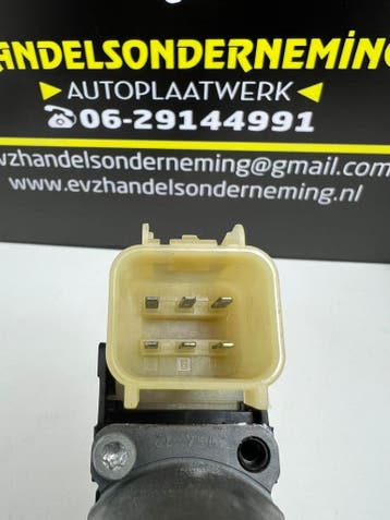 Ford Fiesta Raammotor links voor bj.2012 artnr.8A6114A389B, Gebruikt, Ford