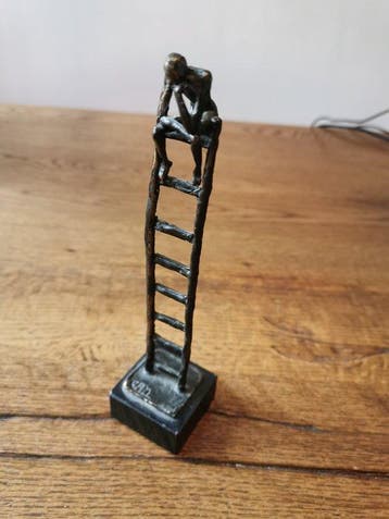 Artihove - Beeldje - de denker op de trap - marmer, brons