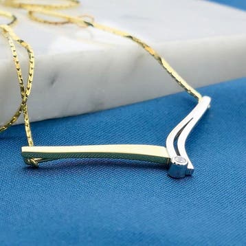 Bicolor gouden cobraschakel collier met vaste hanger en z..., Gebruikt, Ophalen of Verzenden, Met edelsteen, Goud