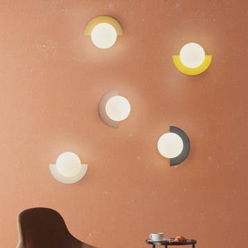 Moderne Wandlamp met Bolvormige Lampenkap - LED Verlichting, Verzenden, Nieuw