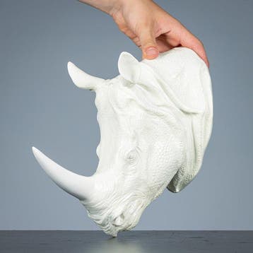 Figuur - Decoratieve witte neushoorn als muurhanger -