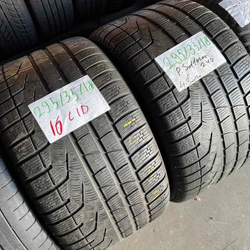 2 x Pirelli Sottozero Winter 240 295-35-18 Winterbanden 4..., Auto-onderdelen, Banden en Velgen, 18 inch, Gebruikt, 295 mm, Band(en)