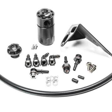 Radium Engineering GM LS2/LS3/LS7 Engine Fluid Lock PCV, Ophalen of Verzenden, Nieuw