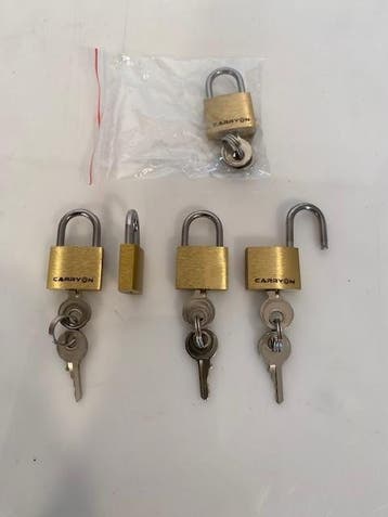 Hangsloten 20mm met 2 sleutels totaal 2832  stuks., Ophalen, Nieuw, Koper of Messing
