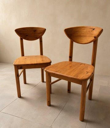 Stoel (2) - Eetkamerstoelen van dennenhout in, Antiek en Kunst