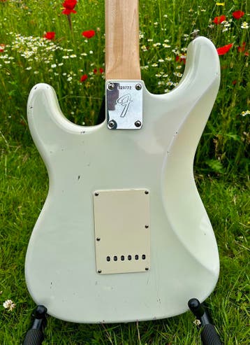 Fender CS relic Stratocaster 1969 Olympic White 2006, Muziek en Instrumenten, Verzenden, Zo goed als nieuw, Solid body, Fender