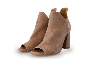 Vince Camuto Sleehakken in maat 38 Beige, Vince Camuto, Verzenden, Beige, Zo goed als nieuw