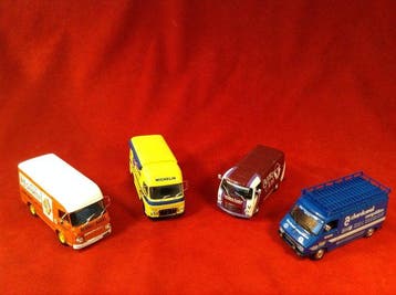 Altaya 1:43 - Model raceauto (4) - 1) Saviem SG2 Van, Nieuw