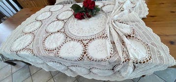 ricami fatti a mano - tovaglia rotonda depoca - Tafelkleed