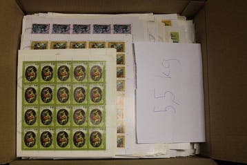 De hele wereld - Doos met in totaal 5 kg netto, meestal, Gestempeld