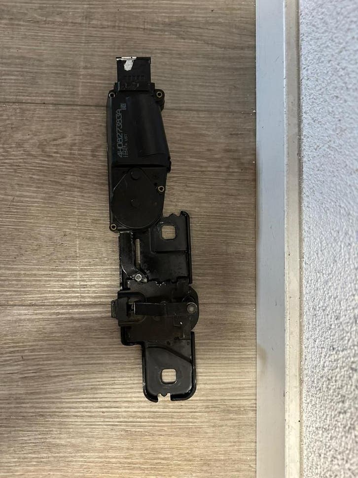 Audi A6 A7 A8 achtterklep slot 4H0827383A, Auto-onderdelen, Carrosserie en Plaatwerk, Gebruikt, Audi, Achter, Ophalen