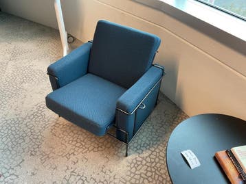 Magis Traffic fauteuil blauw metalen frame, Huis en Inrichting, Nieuw