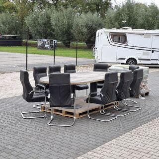 Vergadertafel met 10x stoel en ca. 70 m² laminaatvloer, Nieuw in verpakking
