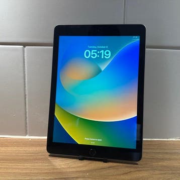 Apple iPad (5th Generation) 128GB Wifi - Mobiele telefoon, Nieuw
