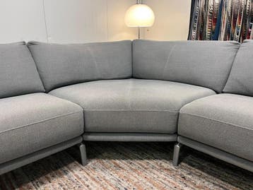 ZGAN Leolux Bellice Hoekbank + Hocker – NP: €17.500, Hoekbank, 300 cm of meer, Ophalen of Verzenden, Zo goed als nieuw