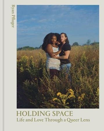 Holding Space | 9781648961571 | Ryan Pfluger, Ophalen of Verzenden, Zo goed als nieuw, Ryan Pfluger