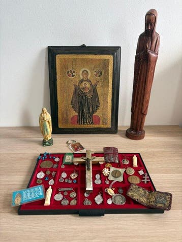 Verzameling van 49 oude religieuze voorwerpen – icoon,