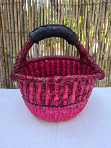 Fairtrade Bolgatanga baby mandje roze, Verzenden, Nieuw, Riet, Mand