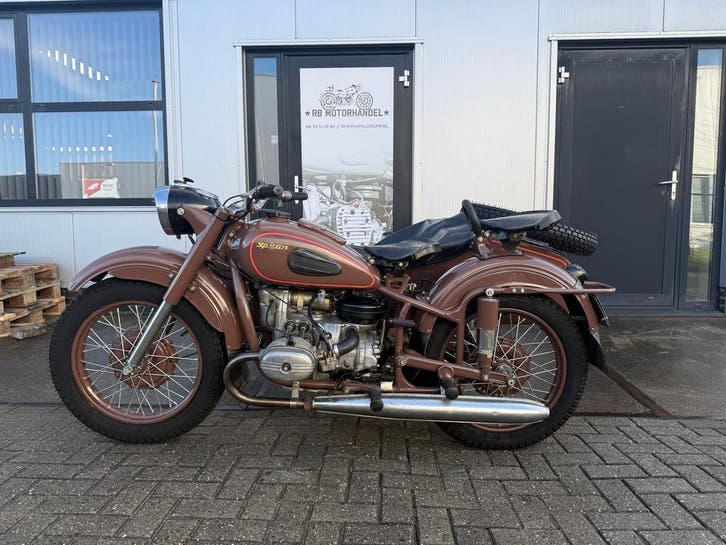 URAL EN DNEPR MOTOREN MET ZIJSPAN, Motoren, Motoren | Zijspanmotoren