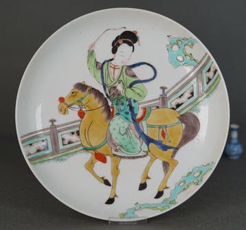 Kangxi (1662-1722) - Schotel - Een dame op een sierlijk