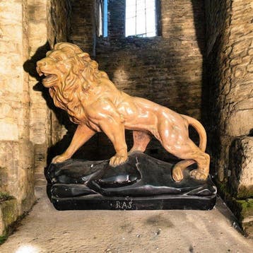 sculptuur, Leone coloniale - 47 cm - Steengoed, Antiek en Kunst, Antiek | Glas en Kristal