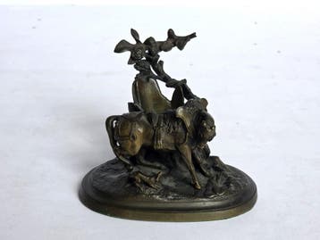 Brons sculptuur van een getuigd paard bij een...