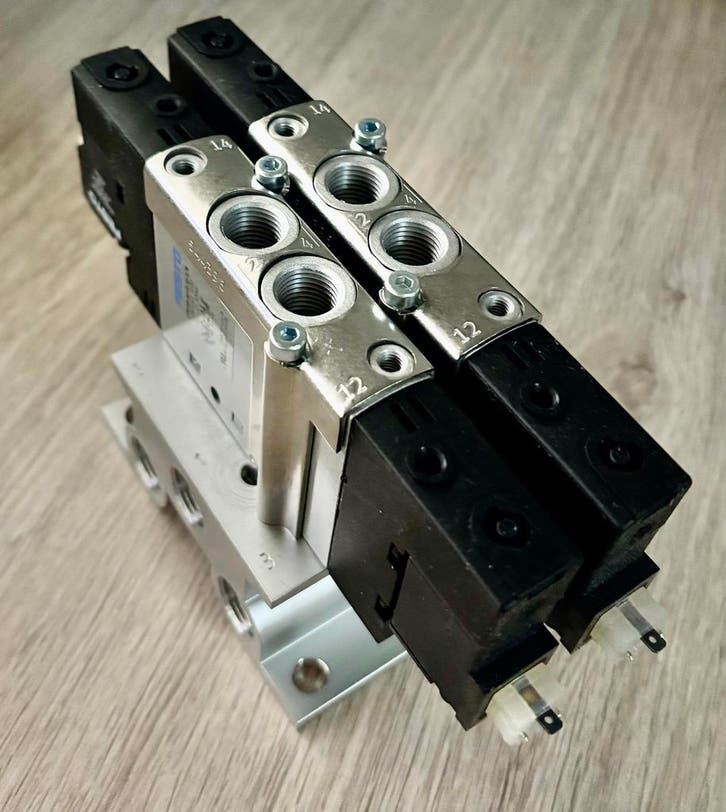 FESTO - 2x CPE18 Magneetventiel - Ventieleiland - 163142, Doe-het-zelf en Verbouw, Gereedschap | Machine-onderdelen en Toebehoren
