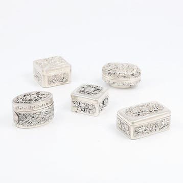 Een fraai verzameling doosjes met rijke decoraties - Zilver, Antiek en Kunst
