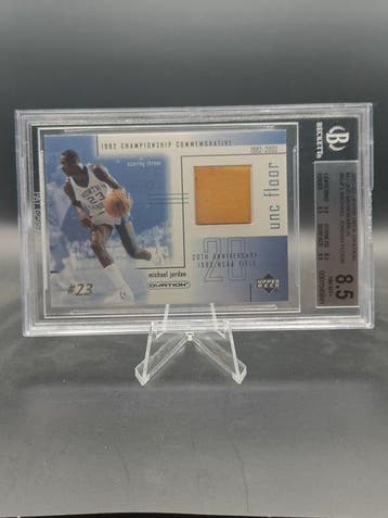 2001/02 Upper Deck Michael Jordan Floor #MJF2 - Beckett 8.5, Verzamelen, Nieuw