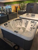 Jacuzzi / spa 200x200 – plug & play 220V – 50 jets – luxe, Ophalen, Zo goed als nieuw, Pomp, Vast