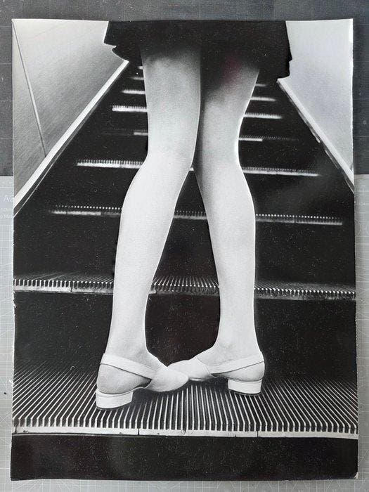 Michael Joseph (1941-) - Unknown models legs in tights on, Antiek en Kunst, Kunst | Designobjecten