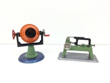 Wilesco - Blikken speelgoed - Beugelzaag (M60) en betonmixer