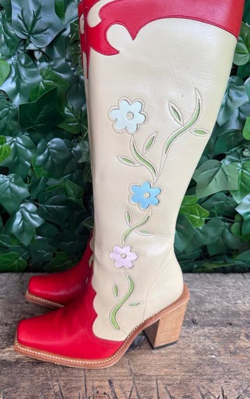 prachtige vintage flowerlaarzen van Sendra maat 38, Kleding | Dames, Schoenen, Beige, Nieuw, Ophalen of Verzenden, Hoge laarzen