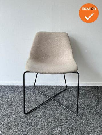 Mishell Chair - Noti vergaderstoel Beige (Vergaderstoelen), Vergader- of Presentatieruimte, Ophalen of Verzenden, Gebruikt, Stoel
