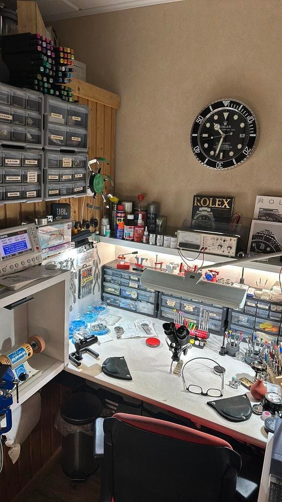 Horlogemaker/Reparatie Origineel en de after market horloges, Diensten en Vakmensen, Reparatie en Onderhoud | Antiek, Klokken en Meubels