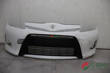 Voorkant bumper Toyota Yaris III 3 Hybrid 11-14 52119-0D450, Auto-onderdelen, Verzenden, Gebruikt