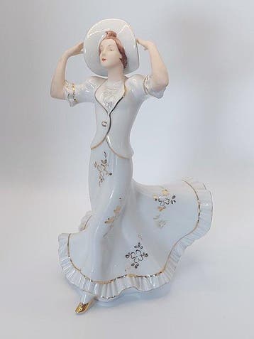 Royal Dux Bohemia - Beeldje - Dame au chapeau - Porselein, Antiek en Kunst