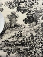 Tafelkleed voor de tafel met toile de Jouy-motief. -