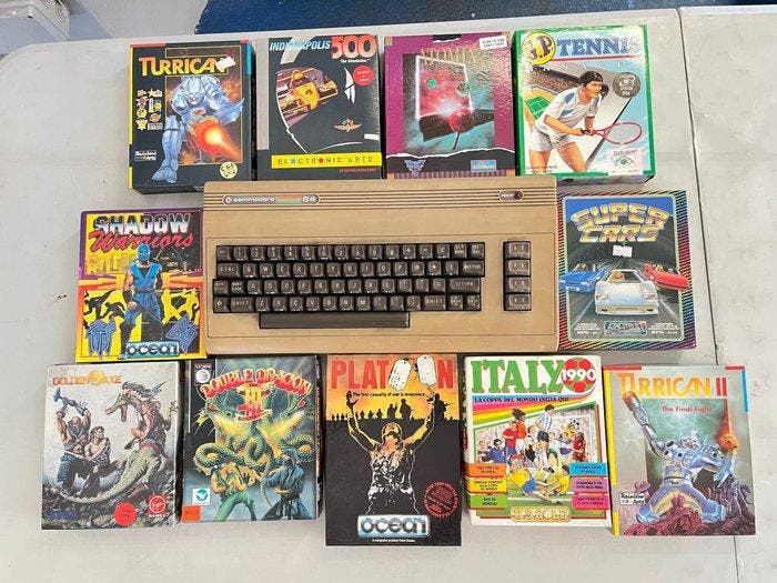 Commodore - 64 - Videogameconsole + games, Spelcomputers en Games, Spelcomputers | Overige Accessoires